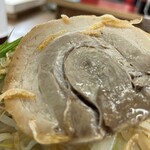 ラーメン もっけだの - 『海老塩ラーメンニンニクマシマシヤサイマシマシ』の豚