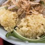 ラーメン もっけだの - 『海老塩ラーメンニンニクマシマシヤサイマシマシ』のニンニク