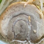 ラーメン もっけだの - 『海老塩ラーメンニンニクマシマシヤサイマシマシ』の豚