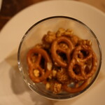 ミニPizzaと西洋料理 unnoe - プレッツエル＆キャラメルポップコーン　250円