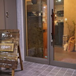 ミニPizzaと西洋料理 unnoe - ３階の入口(2022年4月)