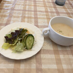 Kicchin I Mamori - Aセットは、クリームスープ、ミニサラダ、パンorライス　180円(税抜)