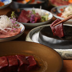 Wagyu Ue-Go Mesuu Shi To Jukusei Gyuushi Taniku Ya Ichiyuku - 