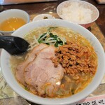 Taiwan Hanten - 担仔麺。ランチ時は（希望すれば）小ライスがサービスで付いてきます。