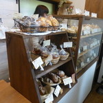 ラパン - 店内ショーウインドウ