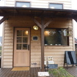 ラパン - 正面玄関