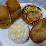 ラパン - 買ってきた、かぼちゃのパン＠１７０、メロンパン＠１４０、焼きカレーパン＠１４０、チーズフォンデュパン＠１７０