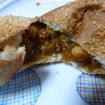 ラパン - カレーパン半分に割って