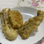 池田屋 - 2日目の夕食　島らっきょう、お芋、お魚の天ぷら