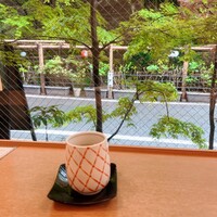 貴船 仲よし - 店内まどぎわカウンター