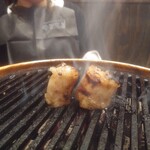 Jougai Yakiniku Eidorian - 牛ホルモン丸チョウを焼き焼き