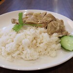 タイ料理 タァナムタイ - カオ マン ガイ