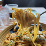 ロッソペペロンチーノ - 魚介たっぷりペスカトーレ１５２０円。貝類の旨味がたっぷりのトマトソースと、デュラムセリモナ１００%の自家製パスタの相性良く、とても美味しくいただきました（╹◡╹）（╹◡╹）