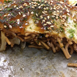 Okonomiyaki Hidesan - 麺は細め。ちょっぴり乾きすぎてる感も？