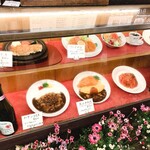 おきな堂 - 店先のショーケース