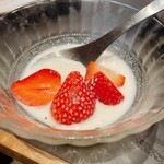 焼肉ホルモン 風土. - ホアジャオ苺ミルク