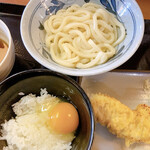 香の川製麺 - 料理写真:ぶっかけうどん・温・1玉、大分とり天ぷら、　　　　生卵とライス