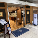 THE ROYAL CAFE  YOKOHAMA - 外観入口