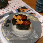 回転さかなや鮨・魚忠　則武本通り店 - サーモンいくら