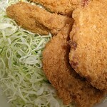 肉のマルマン - ハムカツ
            結構でかい
            ハムの厚みは5mmくらい