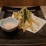 北海道まるごとダイニング うまいっしょ！  千歳店 - 山菜の天ぷら