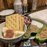 立ち呑み ジャックとマチルダ - おばんばい3種盛り（豆腐クリームチーズ、春キャベツのらコールスロー、肉味噌ピーマン）