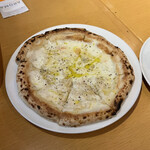 タベルナ デル ヴィットリオ - 4種類のイタリアチーズのピッツァ1,518円