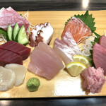 Uoyoshi - 鮮魚市場に来たならまず刺身