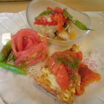 アペゼ - スペイン風オムレツ、鶏肉のローズマリーソテー