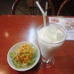 ラッシー＆サラダ