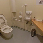 Miyanchi Sutajio Ando Kohi - 広い店内のトイレ