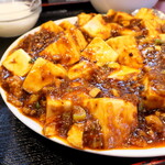 龍盛菜館 - 甘辛くて味噌のコクを感じる。あとからピリッとくる辛み、あとを引く風味