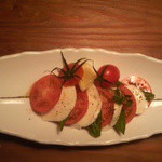 Tosa Shokunin Koujiya - フルーツトマトとチーズのサラダ