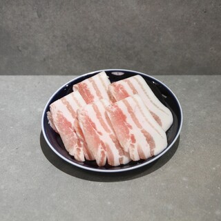 마츠고로 자랑의 고기는 무려 돼지 장미 S사이즈 290엔으로부터! !