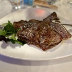 Cantine Barbaroux - 婿の Costata di Fassone (400g、20€) 日本では T-bone と呼ばれている部位