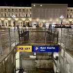 Cantine Barbaroux - 広場の地下は大きな駐車場(有料)になっている