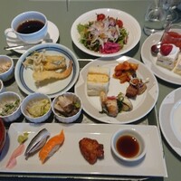 SATSUKI  - 左下:牛フィレ肉丼のごはん無しでオーダー