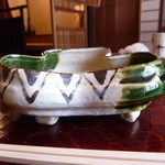 光安 - 2013年2月足付きの器。曲線がいいな♪