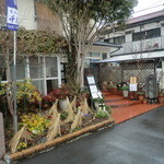 手打そば千花庵 - 住宅地の中にあります