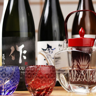 日本料理との相性が良い日本酒やワインを取り揃えております