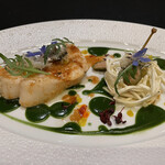 ガストロノミー ジョエル・ロブション -  クエのムニエル　ヌイユに見立てた真菰筍とシャルドネヴィネガーを効かせたクーリで