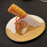 ガストロノミー ジョエル・ロブション - 手長エビと雲丹にベシャメルソースを合わせたサンドイッチ風