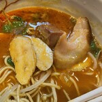 なるめん - チャーシューは鷄２枚、豚４枚。