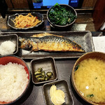 Shimpachi Shokudou - さば文化干し定食(ご飯半割)+わかめ醤油マヨ+大根キンピラ_¥947+¥88+¥55=¥990