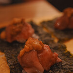 熟成和牛焼肉エイジング・ビーフ TOKYO - 焼き雲丹と炙りサーロインの手巻きキンパ