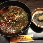 五味五香 - 黒い担々麺