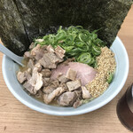 武蔵家 - サービスチャーシュー切り落とし＋胡麻