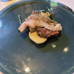 ウシマル - ジャージー牛のハツと冨里産ポークとウドと蕨◎