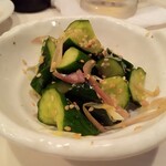 元祖立ち飲み屋 - キュウリと冥加の浅漬け小鉢￥180円