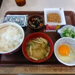 Sukiya - 納豆たまかけ朝食（ご飯ミニ）［クーポン利用で220円］。